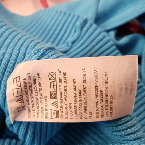 Whisper Knit by Louis Dell'Olio Vneck Sleeveless Sweater - Picture 6 of 6